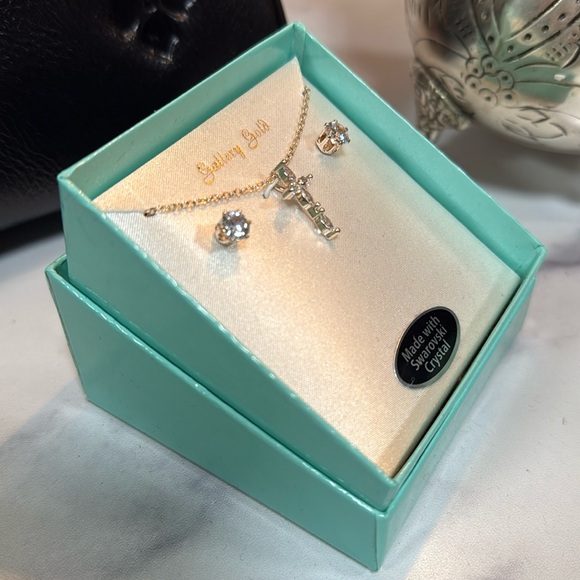 Rose Gold Tone Cross 16” Necklace W/Gold Post Earrings Swarovski Crystal NWT - Picture 5 of 9